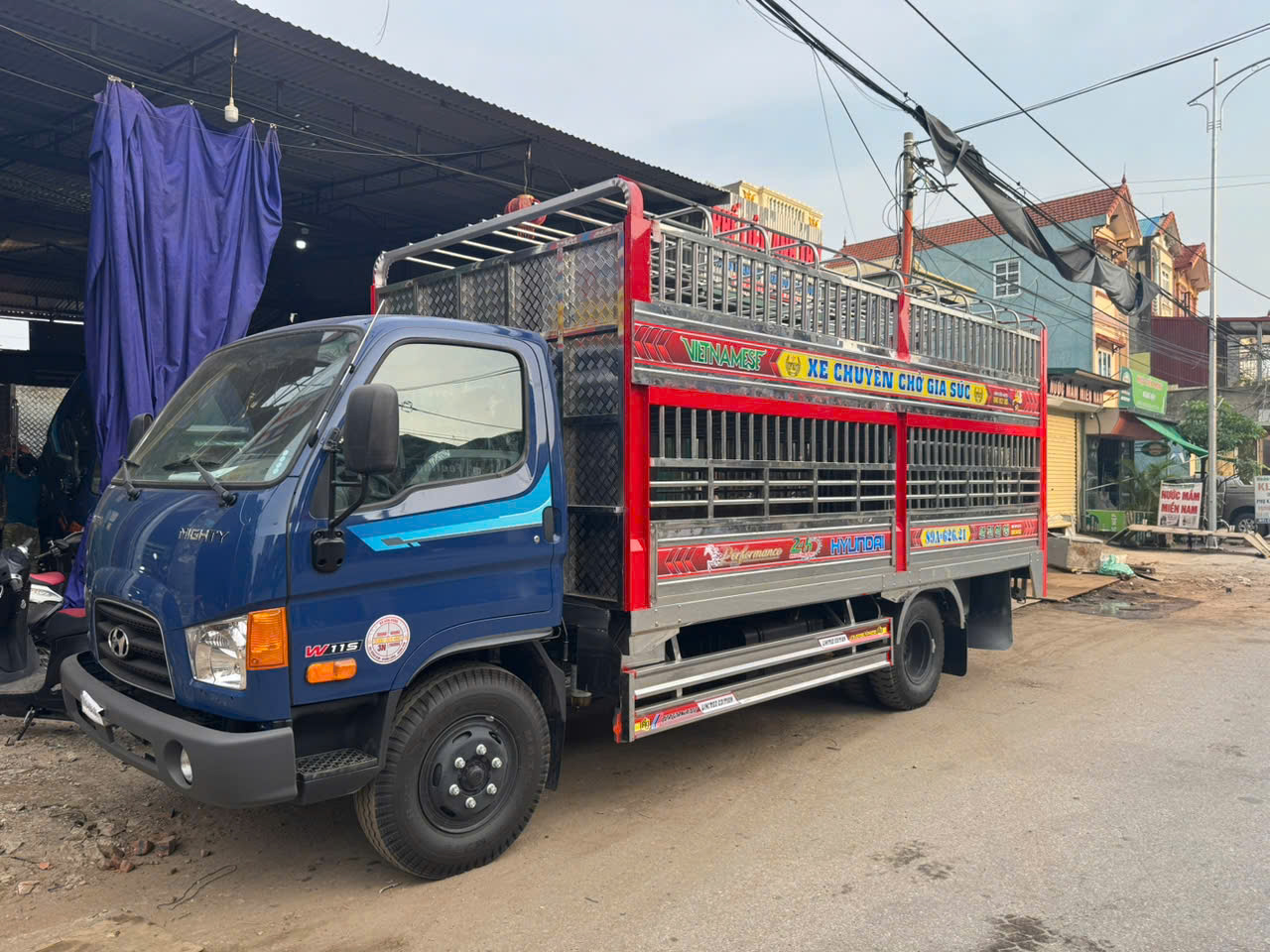 Xe chở gia súc, gia cầm đã thiết kế và thi công